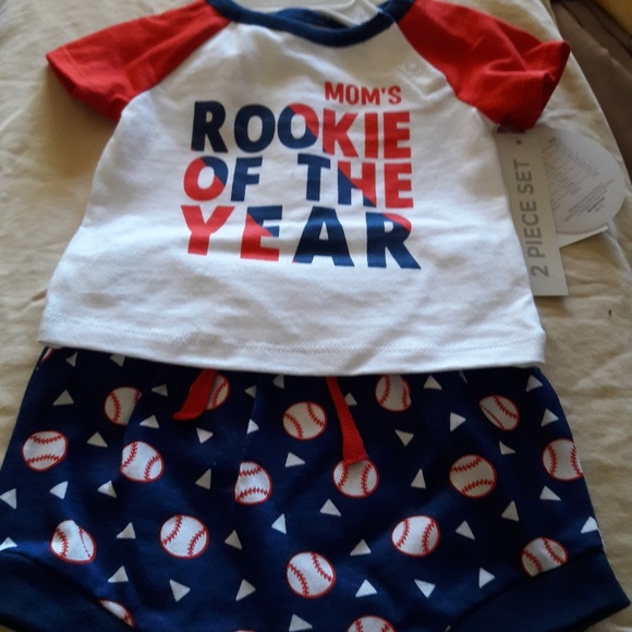 New infant boys outfits - Picture 1 of 3